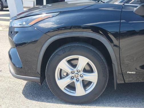 Midnight Black Metallic 2024 Toyota Highlander Hybrid LE