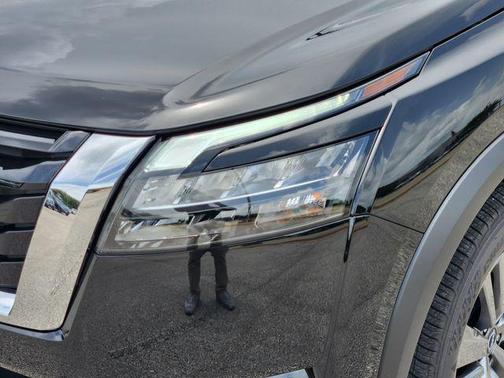 2025 Nissan Pathfinder SV FWD