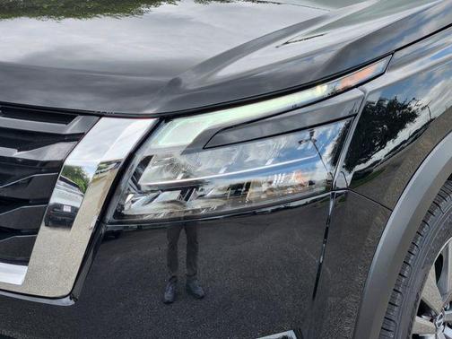 2025 Nissan Pathfinder SV FWD