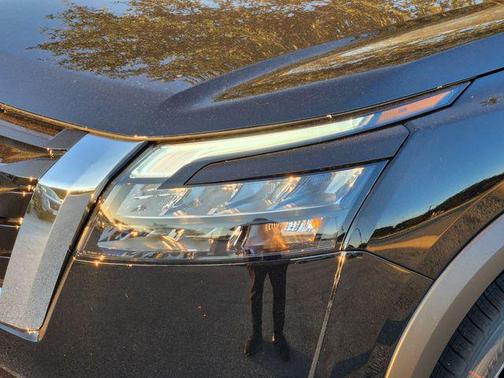 2025 Nissan Pathfinder SV FWD