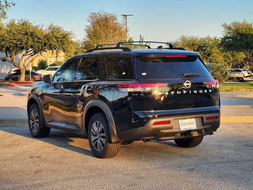 2025 Nissan Pathfinder SV FWD