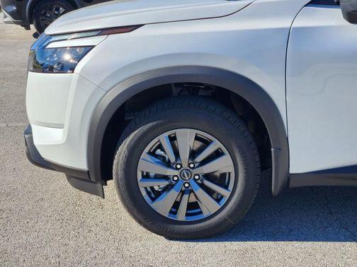 2025 Nissan Pathfinder SV FWD