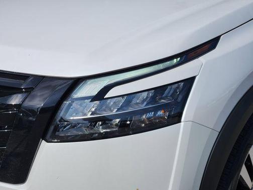 2025 Nissan Pathfinder Platinum FWD
