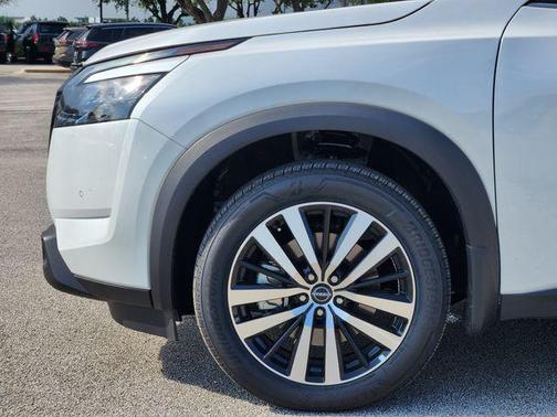 2025 Nissan Pathfinder Platinum FWD