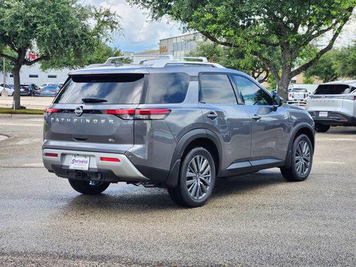 2025 Nissan Pathfinder SL FWD