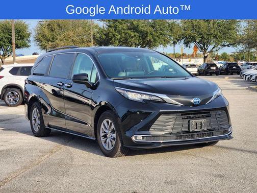 2023 Toyota Sienna XLE