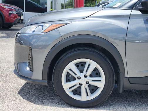 Gun Metallic 2025 Nissan Kicks S