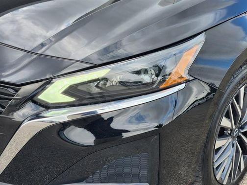 Super Black 2024 Nissan Altima 2.5 SV