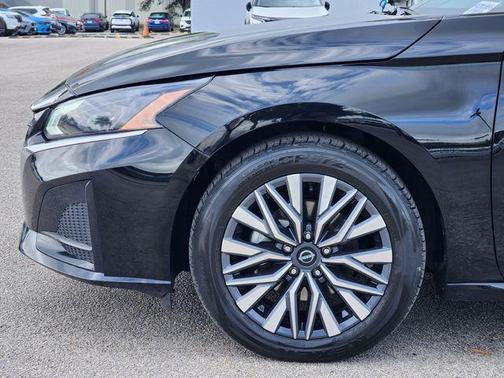 Super Black 2024 Nissan Altima 2.5 SV