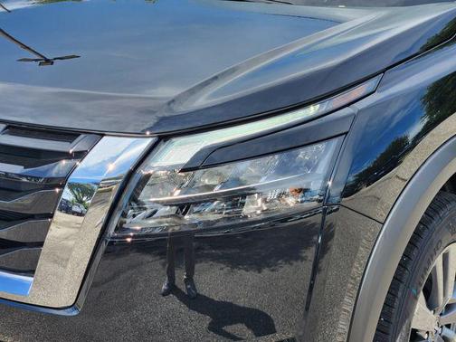 2025 Nissan Pathfinder SV FWD