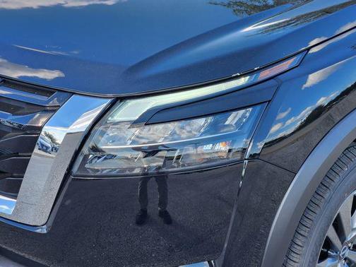 2025 Nissan Pathfinder SV FWD