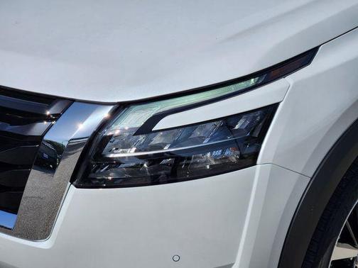 2025 Nissan Pathfinder Platinum FWD