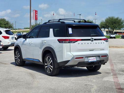 2025 Nissan Pathfinder Platinum FWD