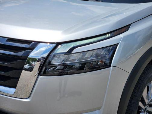 2025 Nissan Pathfinder SV FWD