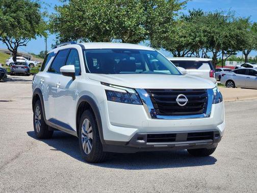 2025 Nissan Pathfinder SV FWD
