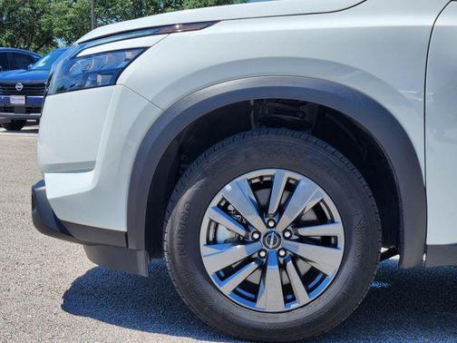 2025 Nissan Pathfinder SV FWD