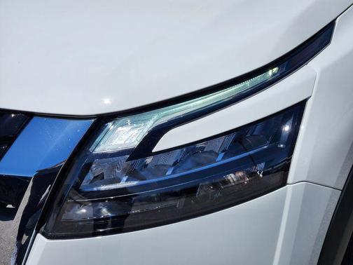2025 Nissan Pathfinder SV FWD