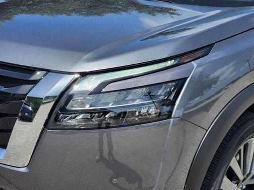 2025 Nissan Pathfinder SL FWD