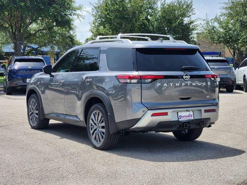 2025 Nissan Pathfinder SL FWD