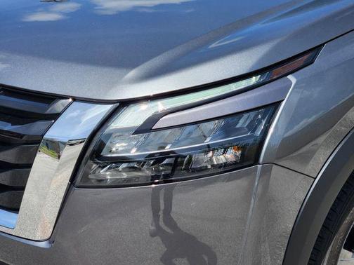 2025 Nissan Pathfinder SV FWD