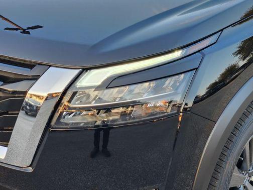 2025 Nissan Pathfinder SV FWD