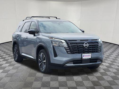 Boulder Gray Pearl/Super Black 2026 Nissan Pathfinder Platinum