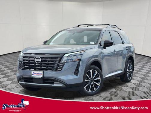 Boulder Gray Pearl/Super Black 2026 Nissan Pathfinder Platinum