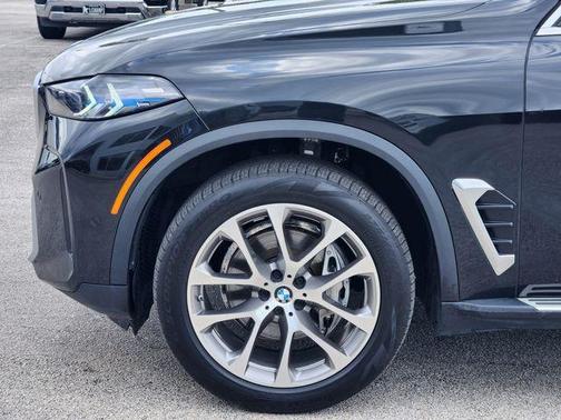 Black Sapphire Metallic 2026 BMW X5 xDrive40i