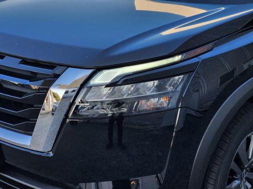 2025 Nissan Pathfinder SV FWD
