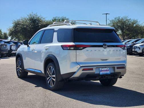 2025 Nissan Pathfinder Platinum FWD
