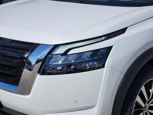 2025 Nissan Pathfinder Platinum FWD