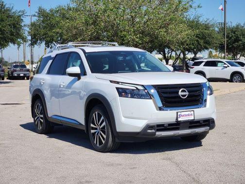 2025 Nissan Pathfinder Platinum FWD
