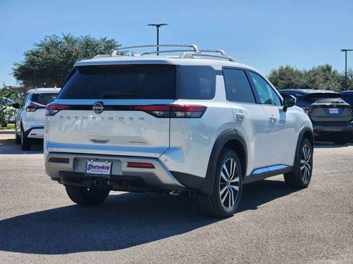 2025 Nissan Pathfinder Platinum FWD