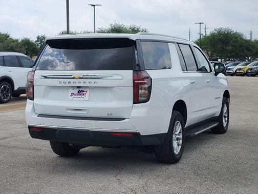 2023 Chevrolet Suburban LT
