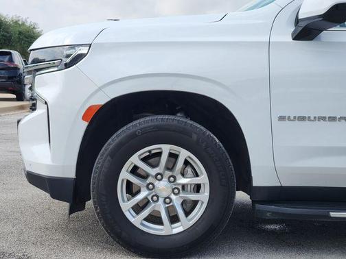 2023 Chevrolet Suburban LT