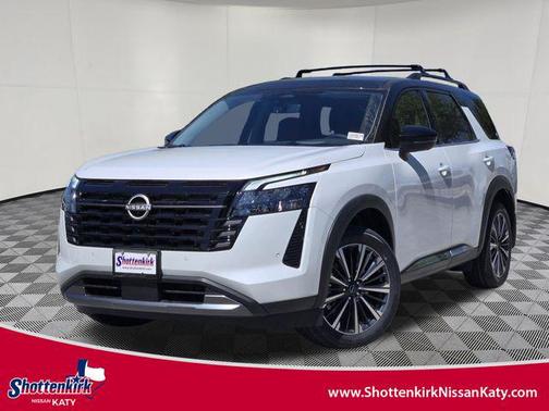 Everest White Pearl Tricoat/Super Black 2026 Nissan Pathfinder Platinum