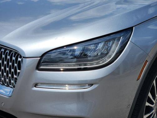 Silver Radiance Metallic Clearcoat 2022 Lincoln Corsair Reserve