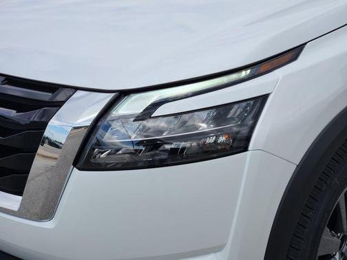 2025 Nissan Pathfinder SV FWD