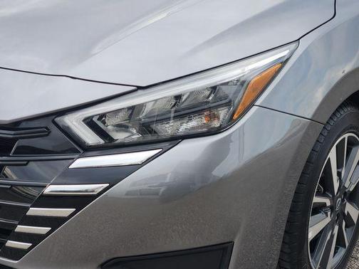 Gun Metallic 2025 Nissan Versa 1.6 SV