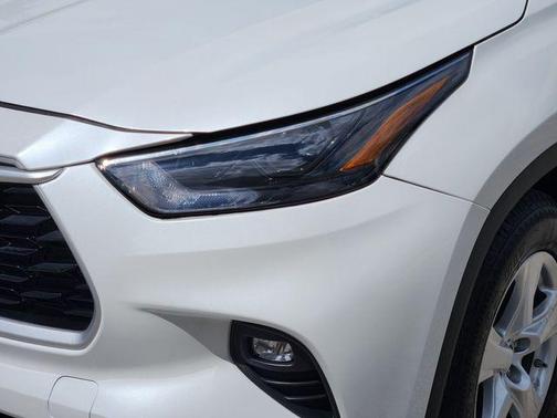 White 2023 Toyota Highlander L