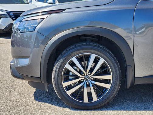 2024 Nissan Pathfinder Platinum FWD