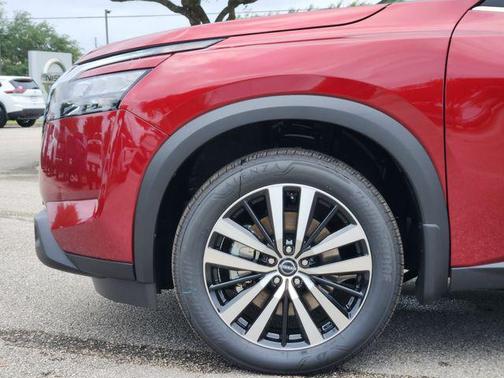 2025 Nissan Pathfinder Platinum FWD
