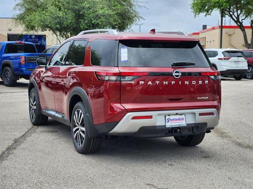 2025 Nissan Pathfinder Platinum FWD