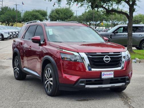 2025 Nissan Pathfinder Platinum FWD