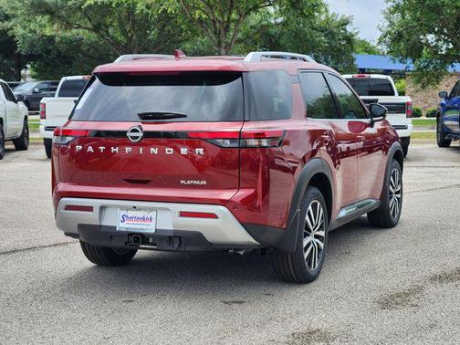 2025 Nissan Pathfinder Platinum FWD