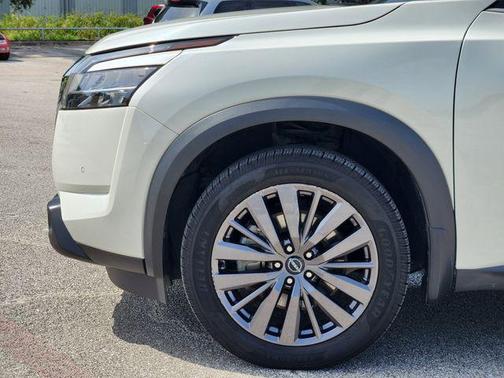 2022 Nissan Pathfinder SL 2WD