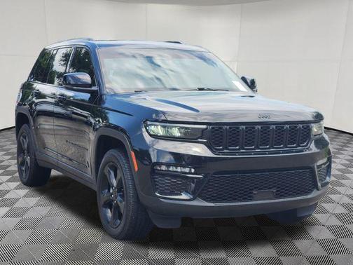 Diamond Black Crystal Pearlcoat 2023 Jeep Grand Cherokee Limited