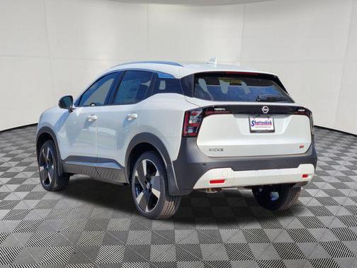 Aspen White Tricoat 2025 Nissan Kicks SR
