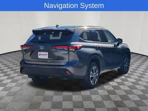 2022 Toyota Highlander Hybrid XLE