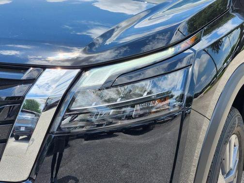 2025 Nissan Pathfinder SV FWD